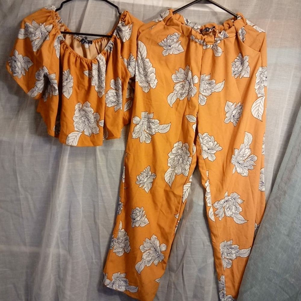Ms Lilies pants &min top w/pockets elastic waist S